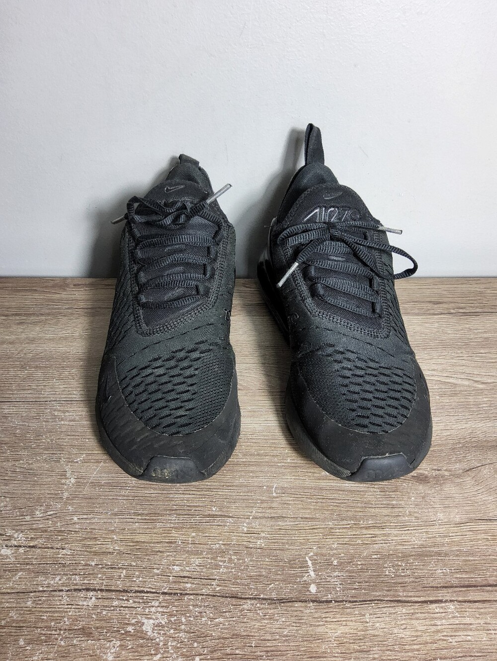 Nike Air Max 270 Triple Black Sneakers Shoes AH6789-006 Women's 9.5 - Picture 2 of 8